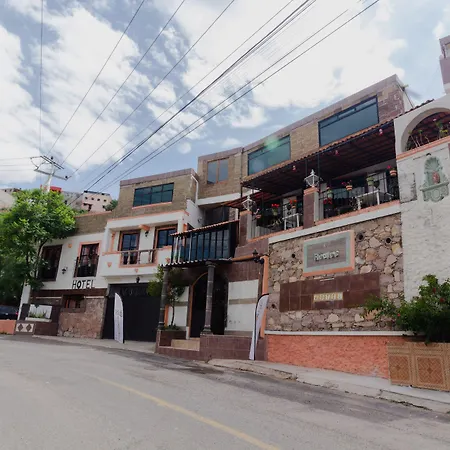 Hotel 12 Reales-3